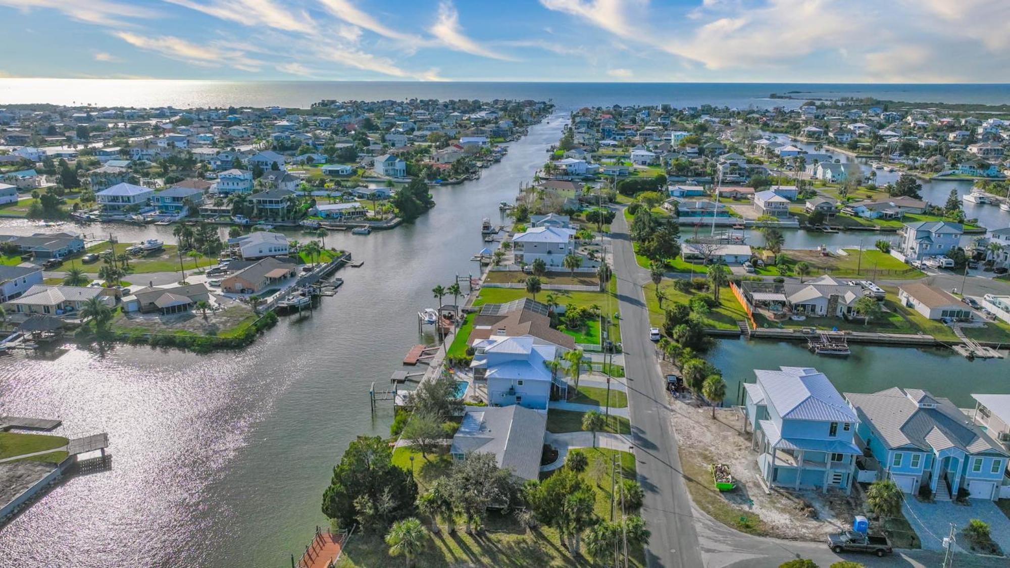 Hernando Beach 5 Bed3Bath Waterfront Pool Home With Full Gym, Office, And Heated Pool! מראה חיצוני תמונה